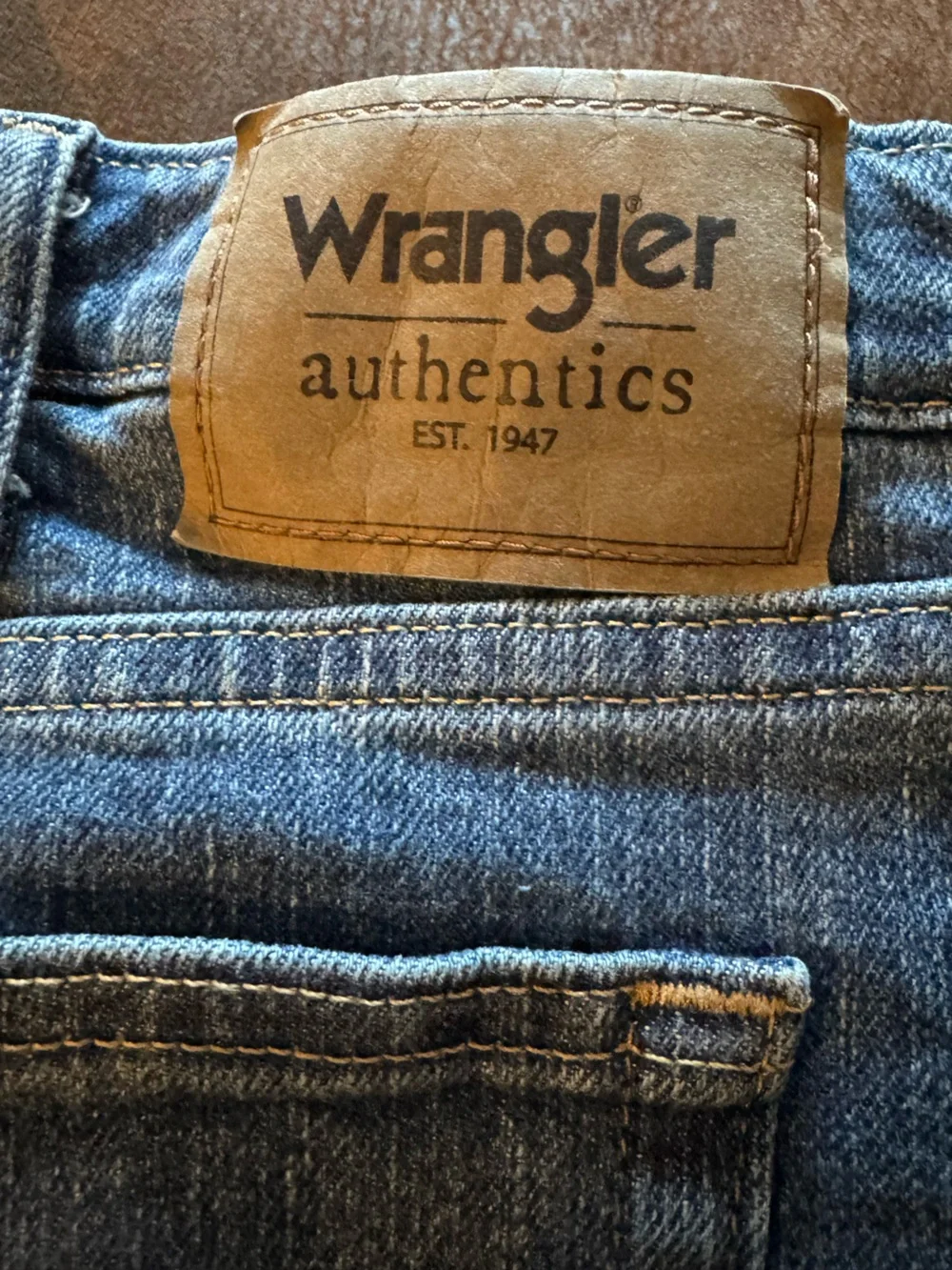 Men’s Wrangler Stretch Waist Straight Leg Denim Jeans Sz 40 x 34 Like New!